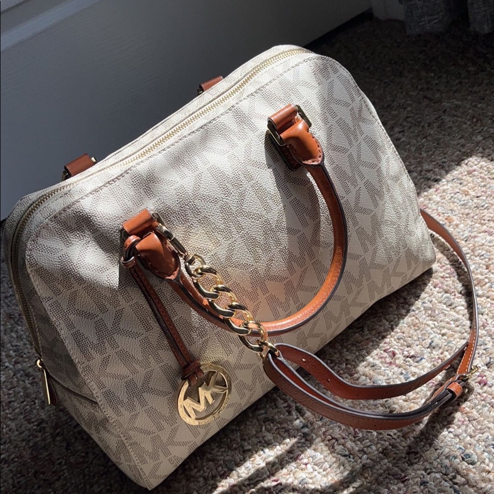SOLD - MICHAEL MICHAEL KORS 
Medium Logo Satchel